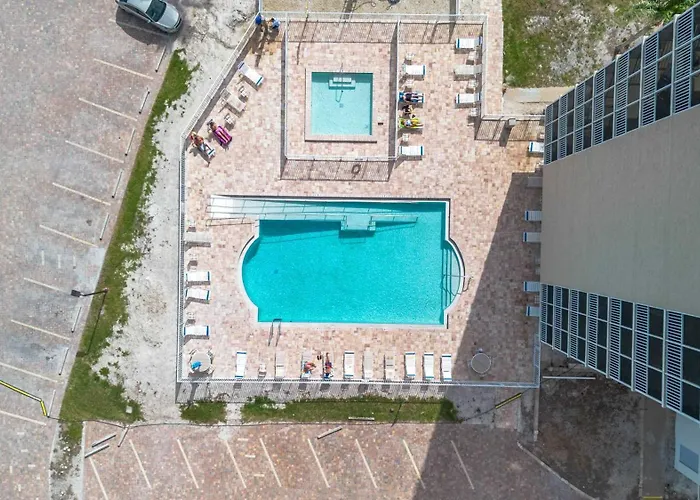 Penthouse Views - Steps From The Shore 2001