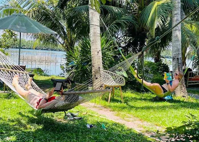 Coral Riverside Homestay&Hostel