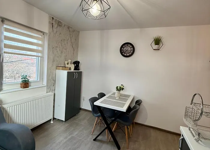 Jokai Apartments Nr7, Code Entry