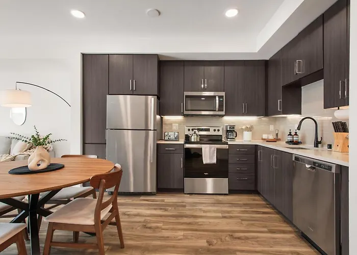 Luxury 1Bdr Centrally Located In Hollywood