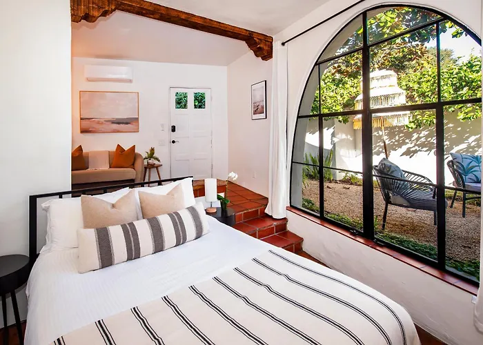 Cozy New - Casa Blanca Suite B1