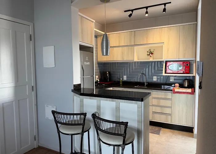 Lindo apartamento completo e com garagem coberta