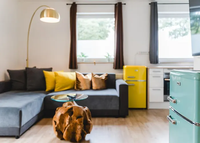 YAY - 65m2 Apartment am Bahnhof - Smart TV - Internet - Kaffee - Waschmaschine - Trockner