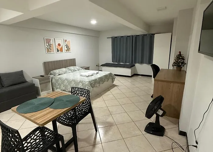 Studio amplo e aconchegante no bairro aterrado