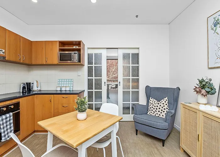 A City Oasis 101 - Full Apartment With Balcony