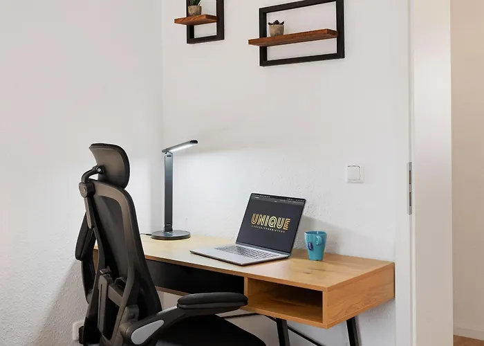 Wohlfühlapartment, Parkplatz, Boxspringbetten, Massagesessel, Nespresso, 1Gbit LAN&WIFI, Innenstadt