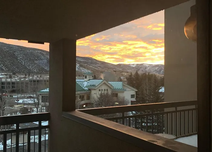 Avon Center 1 Bed 1 Bath W Balcony