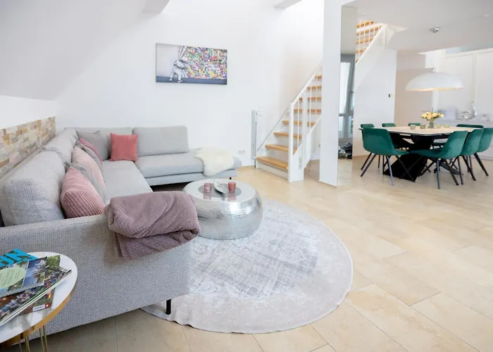 Luxury Penthouse For 8 - Center - Parking - Therme 8 Min - Airport 15 Min