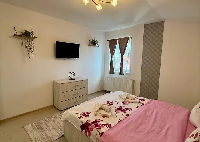 Jokai Apartments Nr9, Code Entry