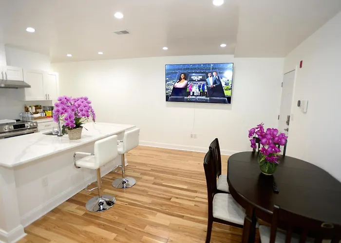 Spacious And Brand New Apartment In Point Breeze - Prime Location