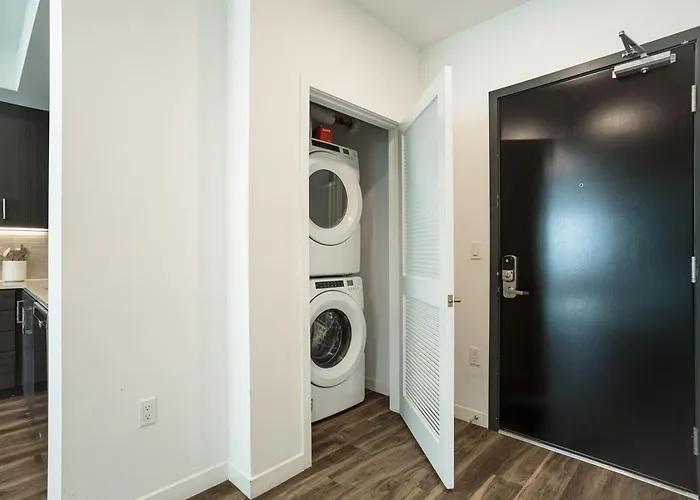 Luxury 1Bdr Centrally Located In Hollywood