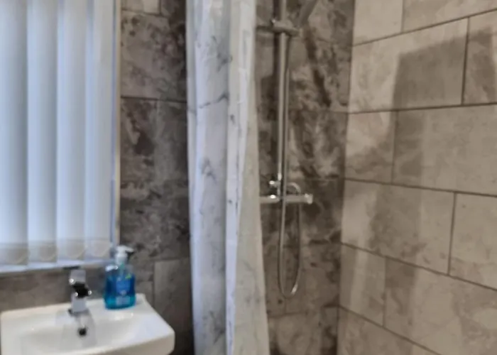 Newly Refurbished 2- Bed Stylish Home