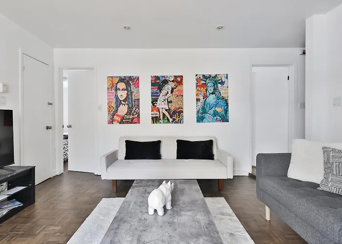 250 Meters To Metro Berri Uqam - Spacious Fully Equipped Apartments - 1 Free Parking Per Unit - In-Unit Washer & Dryer - Fully Stocked Kitchen - Workspace Provided - Fast Wifi - 5 Minute Walk To The Famous St Catherine & St Denis Street