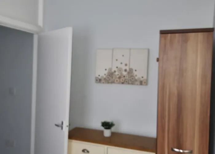 Newly Refurbished 2- Bed Stylish Home
