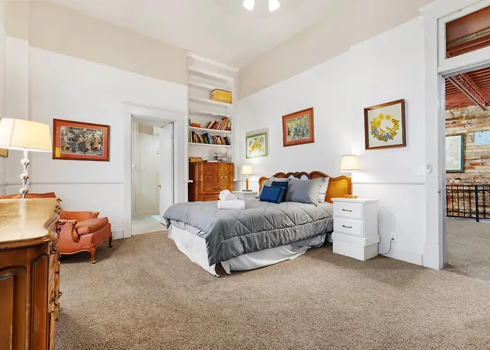Historic Hardware Loft | 2 Blocks To Downtown