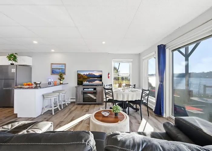Waterfront Walk Out With Private Terrace