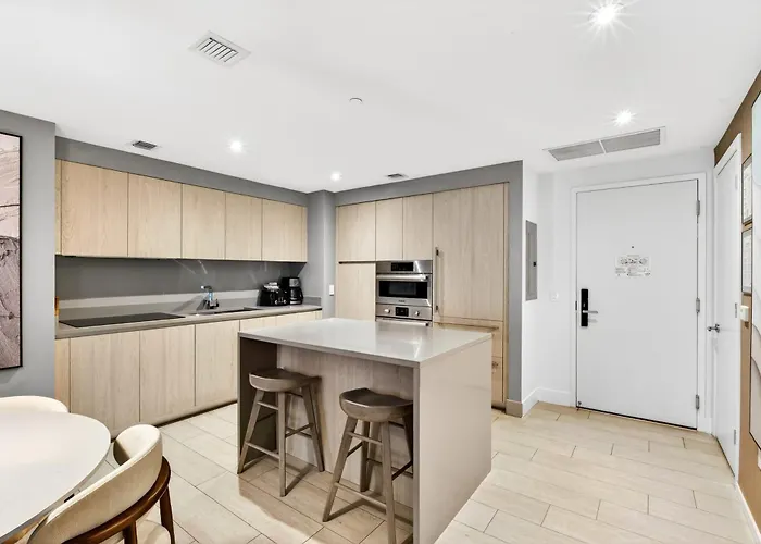 Elegance By The Ocean - 2Bd Hyde House Gem With Luxury Resort Amenities - No Resort & No Parking Fees, Check Details