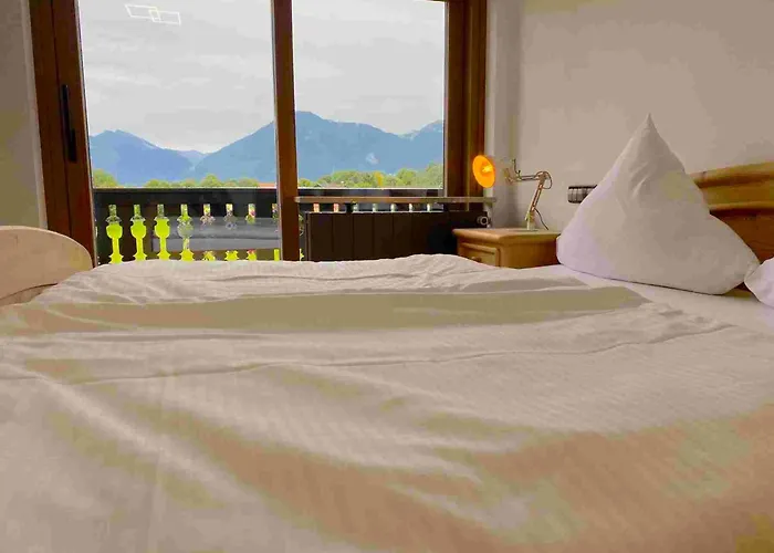 Großzügige Ferienwohnung am Tegernsee mit Südbalkon und Wallbergblick