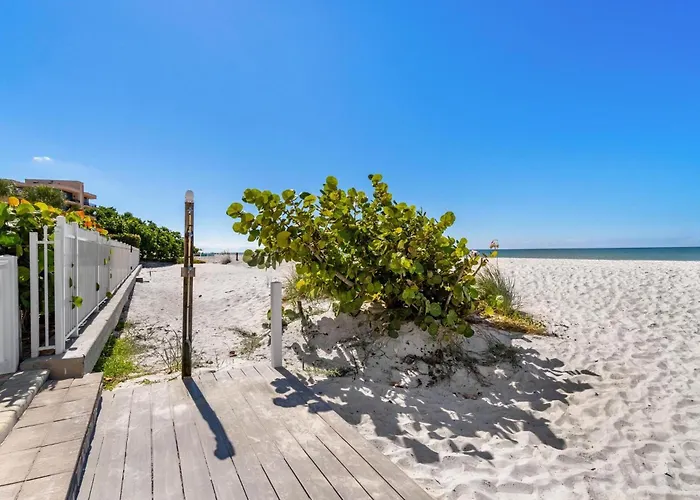 Escape To Beach Oasis! Family Friendly, Updated Beachside Condo With Heated Pool!