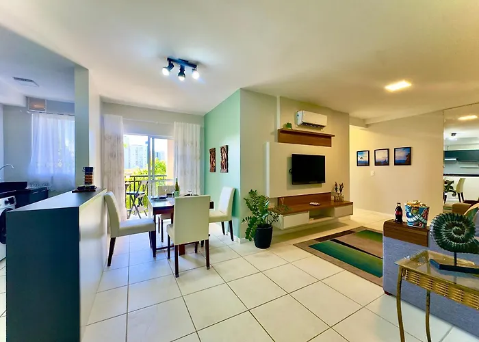 Aptos em Bal Piçarras a150m da PRAIA, dois quartos, sala de estar, COZINHA COMPLETA, SACADA com CHURRASQUEIRA, WI-FI, PISCINA, PORTARIA 24h, PLAYGROUND e QUADRA DE ESPORTES