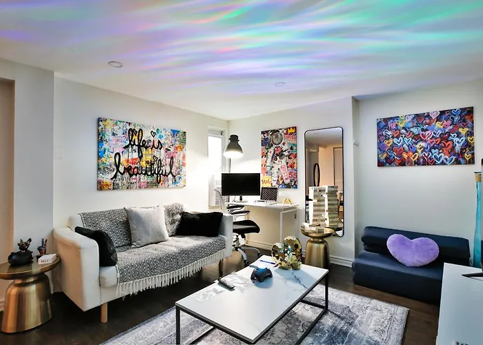 250 Meters To Metro Berri Uqam - Spacious Fully Equipped Apartments - 1 Free Parking Per Unit - In-Unit Washer & Dryer - Fully Stocked Kitchen - Workspace Provided - Fast Wifi - 5 Minute Walk To The Famous St Catherine & St Denis Street