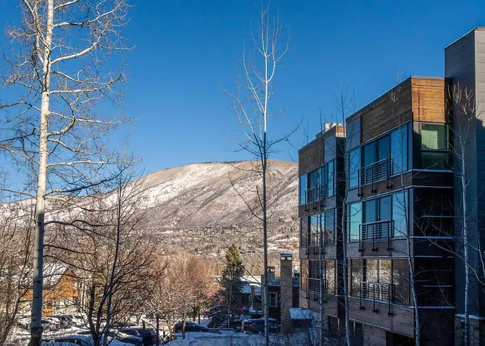 Ski-In Ski-Out! Renovated 3Br W Ac & Stunning Views!