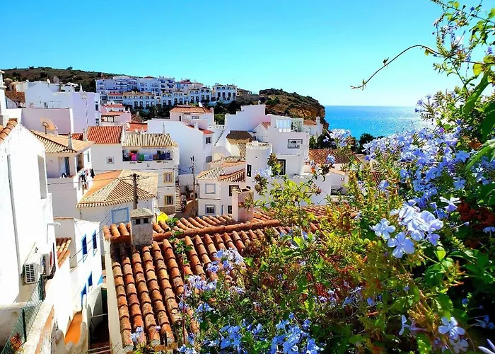 Casa Laranja, Aromas Burgau