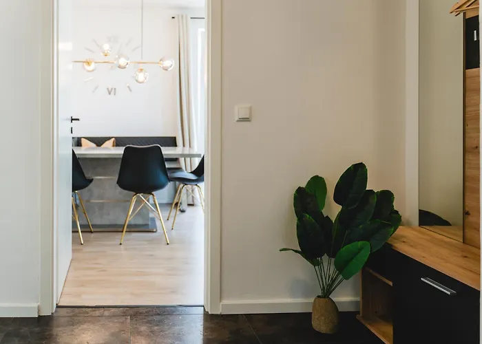 YAY - 65m2 Apartment am Bahnhof - Smart TV - Internet - Kaffee - Waschmaschine - Trockner