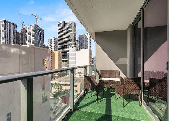 Breezy Stays Luxury Residences - Near Kaseya Center