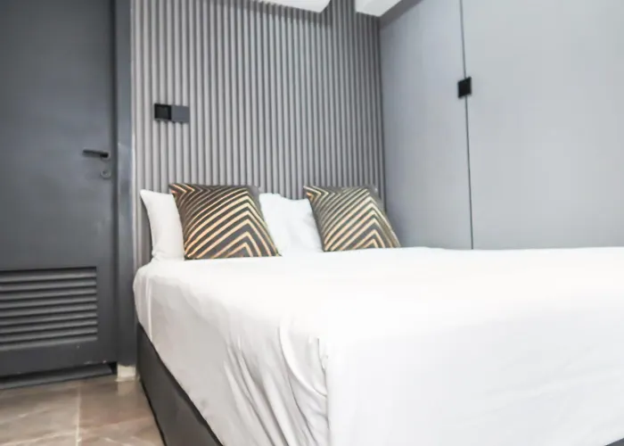 Deluxe Studio & Suite By Rr