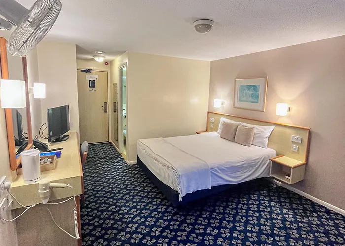 Travel Plaza Hotel
