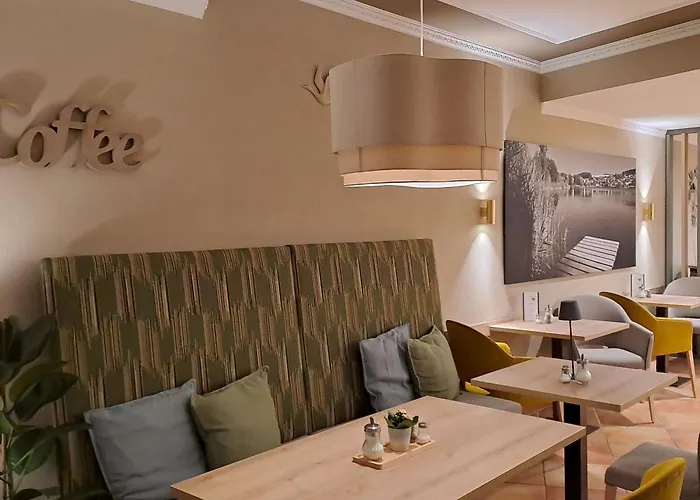 Hotel-Ferienwohnungen Cafe Maarblick
