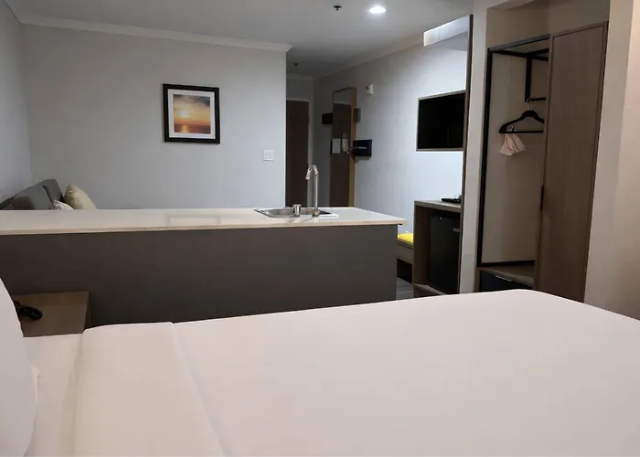 Econo Lodge Inn & Suites Santa Rosa South