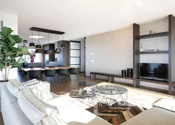 Maris Apartments
