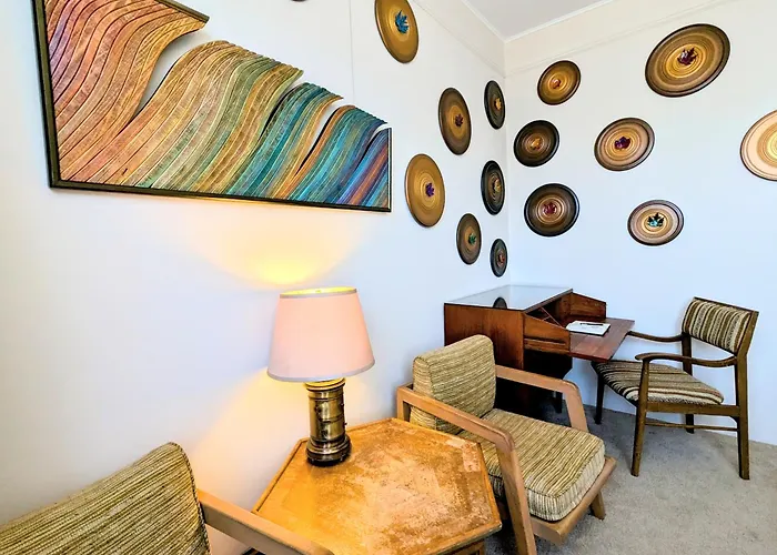 Perfect Location - 4Bd,1Ba - Restored Redwood Home