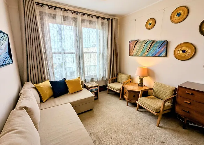 Perfect Location - 4Bd,1Ba - Restored Redwood Home