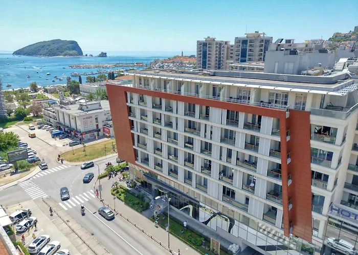 Condo Studio Plaza