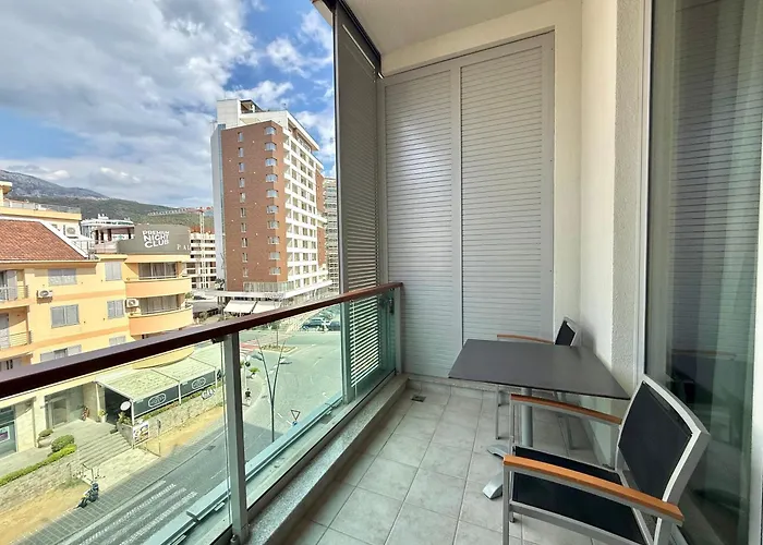 Condo Studio Plaza