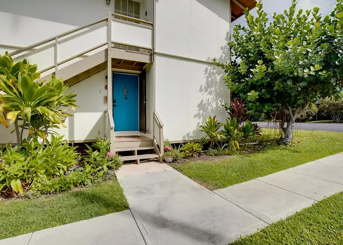 Lanai & Community Pool Access: Sunny Central Condo