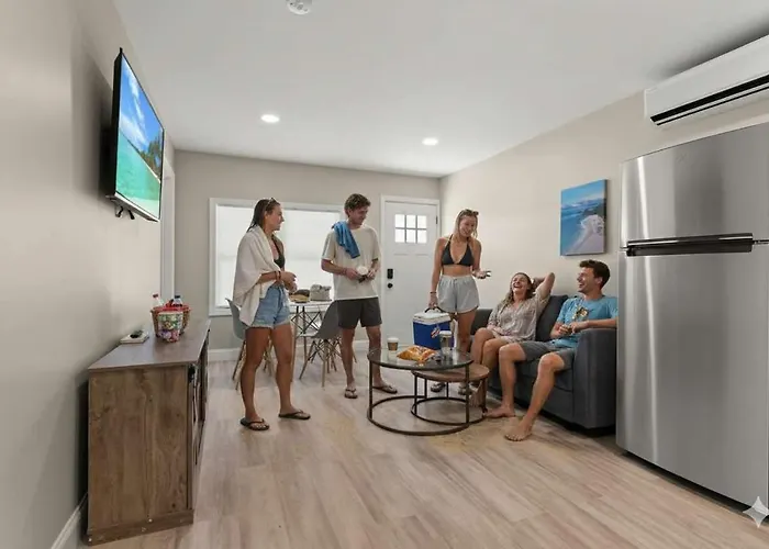 Steps To Beach Fully Renovated Sleeps 6