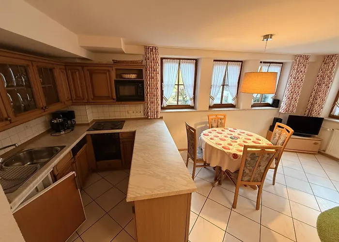 Oberbauernhof - Wohnung Am Garten -- Moderne FeWo im schönen Schwarzwaldhaus