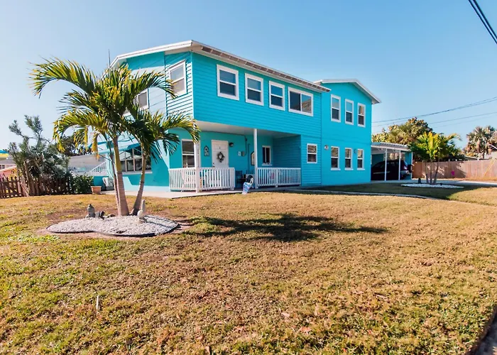 Lovely Vacation Home 1 Block From Beach & Downtown Gulfport