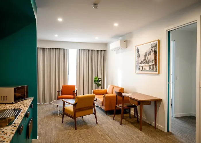 Peninsula Hotel Motel