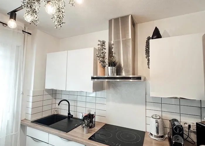 Le Cocon Blanc Metz -T2 Cosy Avec Parking Prive & Balcon - Gare, Nouvelle Ville