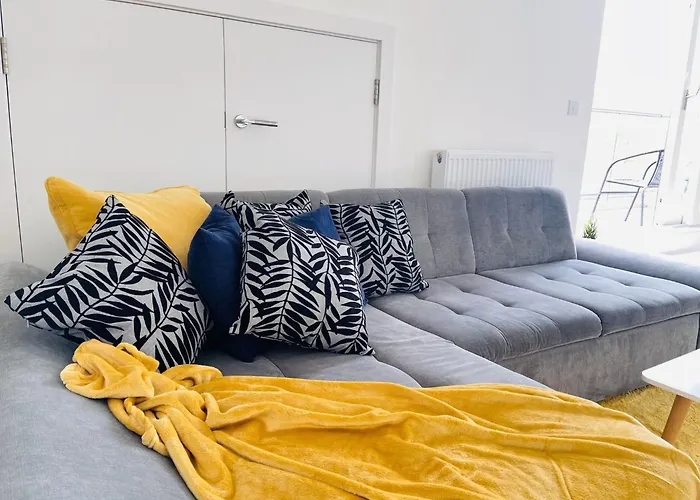 R&O Property Experts - Riverside - 2 & 3 Bedroom - Flat Walk To Centre With Open Parking