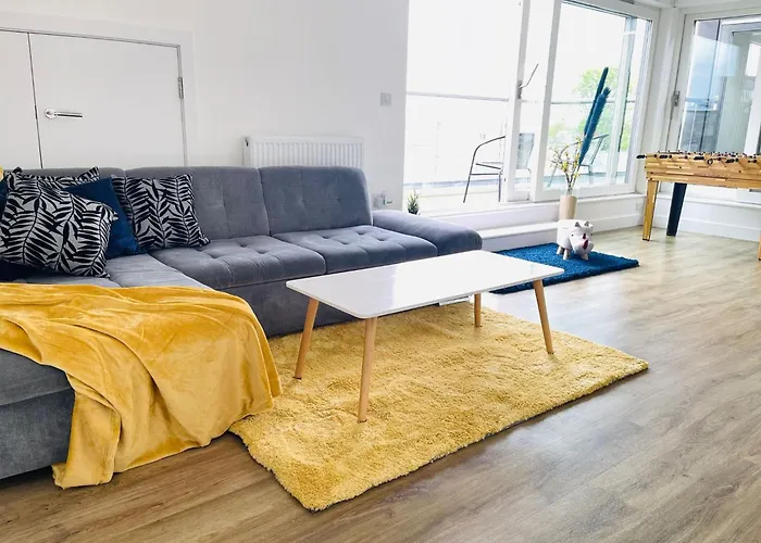 R&O Property Experts - Riverside - 2 & 3 Bedroom - Flat Walk To Centre With Open Parking