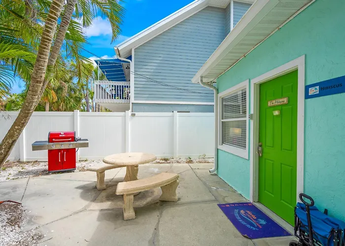 Hibiscus Villa • 3 Mins To Beach • Pool • Bbq