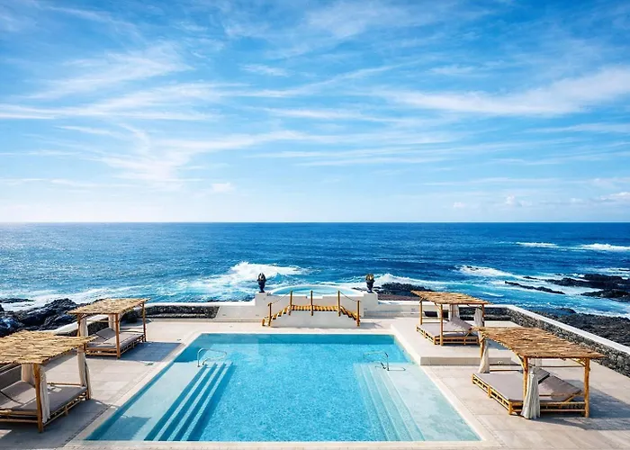 Costa Magica - Romantic Ocean Boutique Hotel & Club