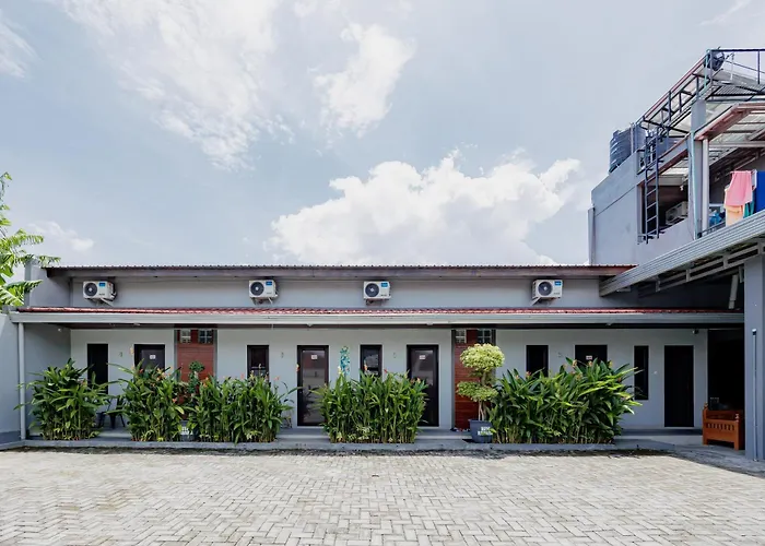 Reddoorz Near Dr Oen Solo Baru Hospital