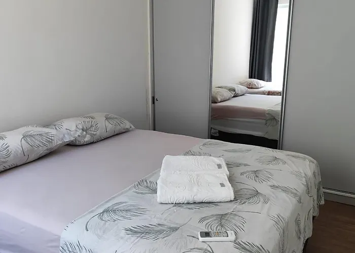 Resort em Barra velha, pé na areia e vista mar